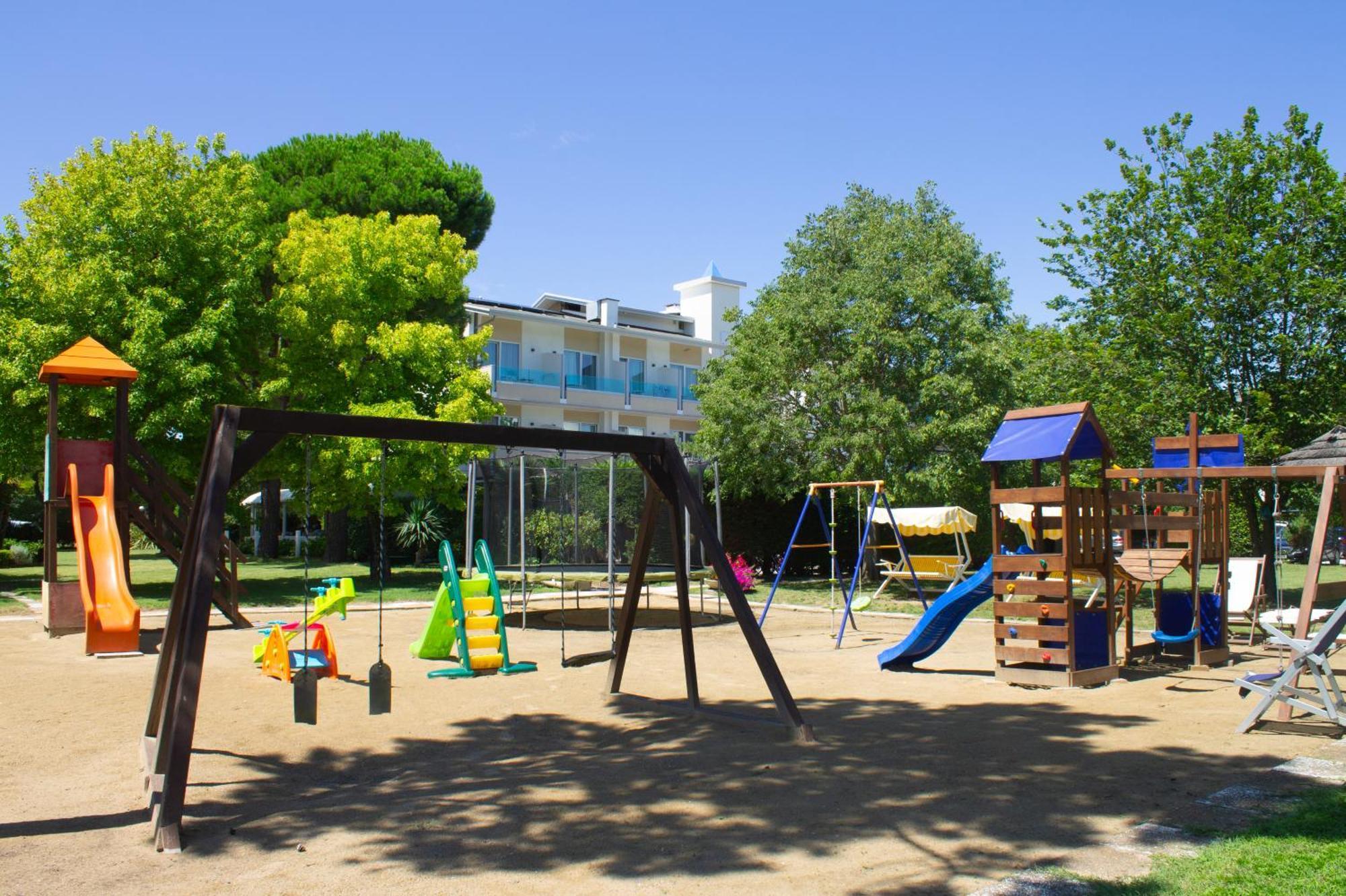 Hotel Hiki 3 Superior Bibione Exterior foto